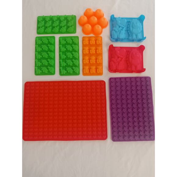 Lot of 9 Silicone Candy Molds Gummy Bears Dinosaurs Hearts Stars Animals - Picture 1 of 6